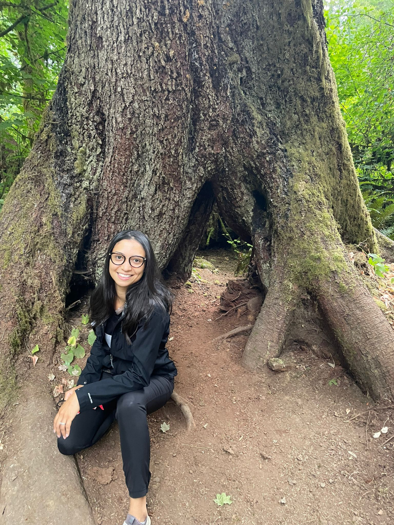 Luciana Granstrand next to tree